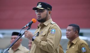 Bupati-Bassam-Kasuba-saat-pimpin-Apel-gabungan-di-kantor-bupati